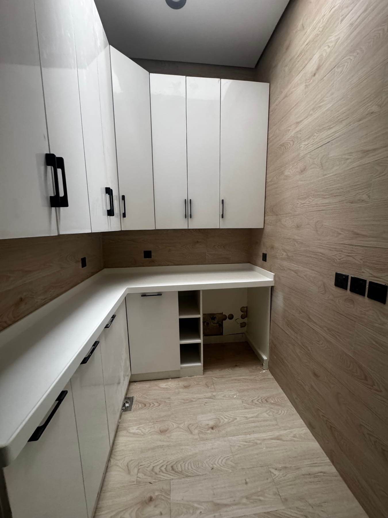 إشراف هندسي على تشطيب فيلا حي اللؤلؤة - أعمال النجارة والخزائن